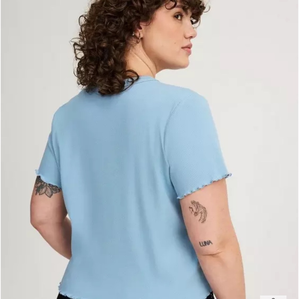 Torrid Bandana Tee NWT - Picture 3 of 5